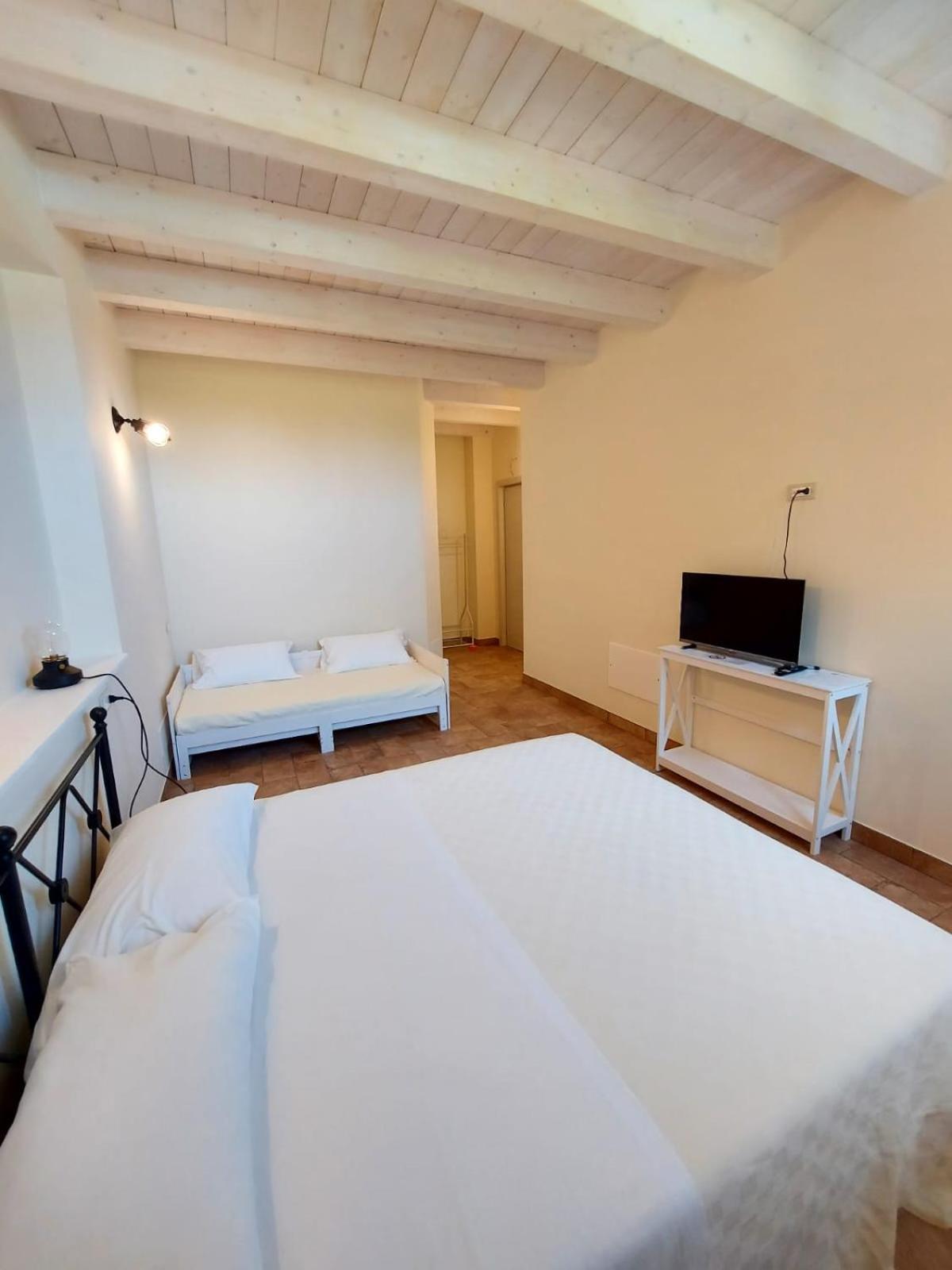 Angelucci Agriturismo Con Camere E Agri Camping Lanciano Exterior photo