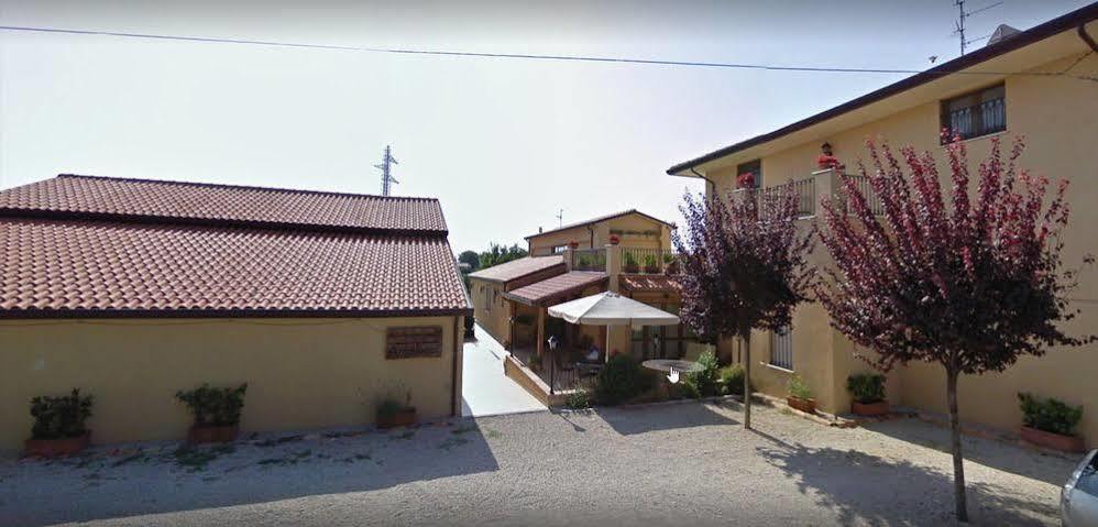 Angelucci Agriturismo Con Camere E Agri Camping Lanciano Exterior photo